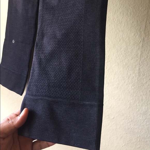 LULULEMON navy blue CAPRI leggings (m)6 - Picture 4 of 13